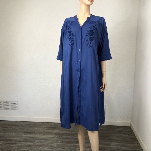 Studio CLIP button front embroidery flower T-shirt dress - Picture 2 of 16